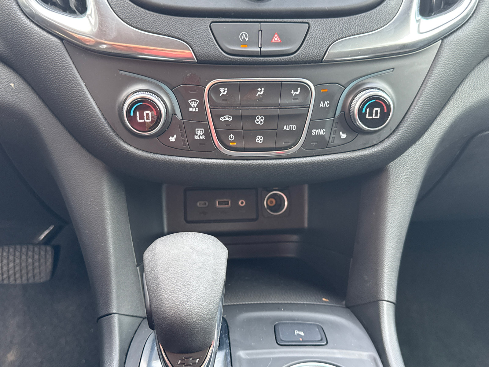 Used 2024 Chevrolet Equinox LT AWD/4WD image 25