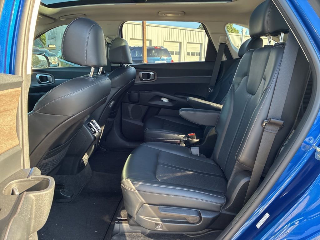 Used 2021 Kia Sorento EX w/ Panoramic Sunroof Package AWD/4WD image 17