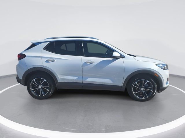 Used 2022 Buick Encore GX Essence w/ Advanced Technology Package image 2