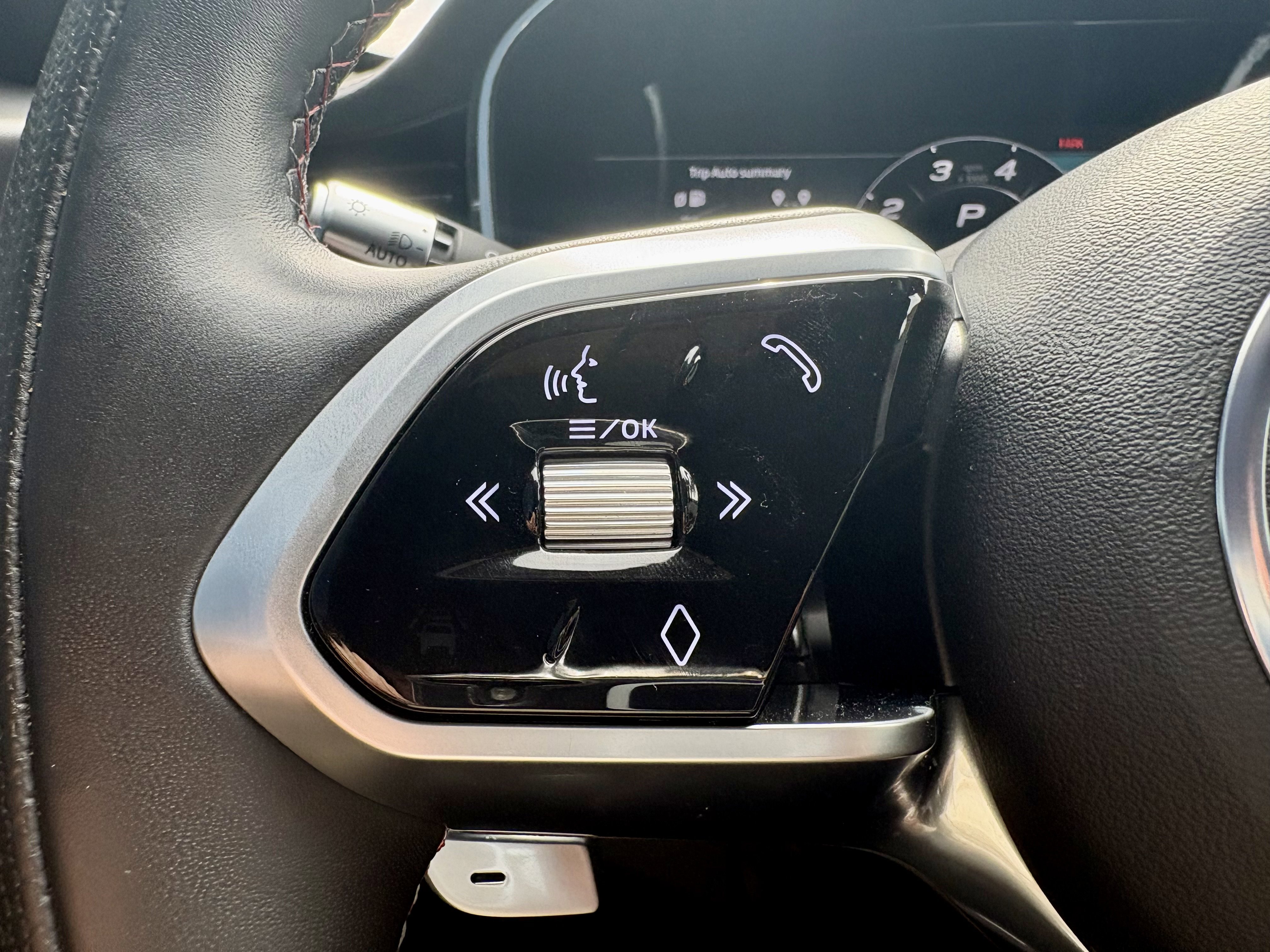 Used 2022 Jaguar F-PACE SVR image 15