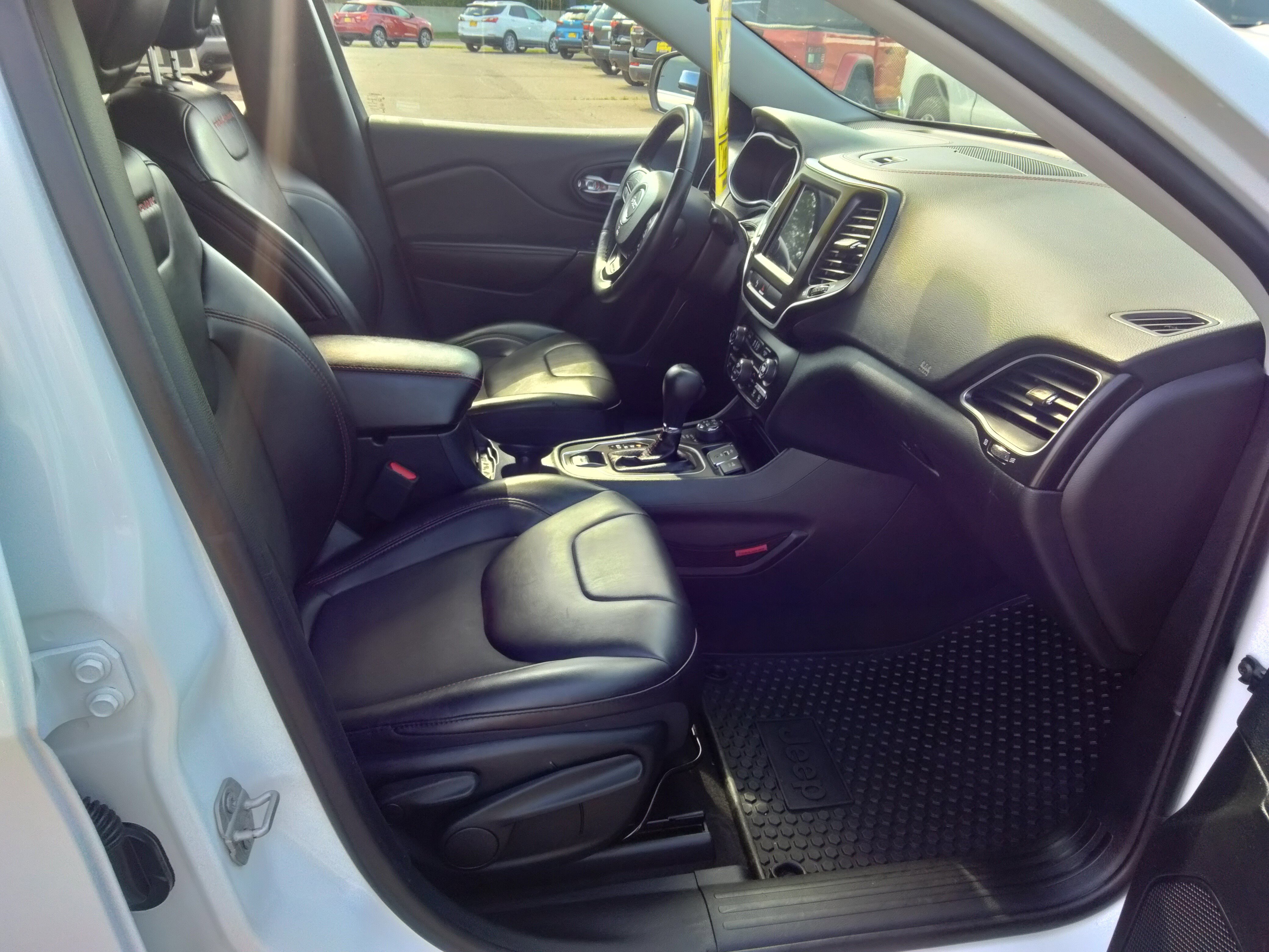 Used 2019 Jeep Cherokee Trailhawk w/ Cold Weather Group image 13