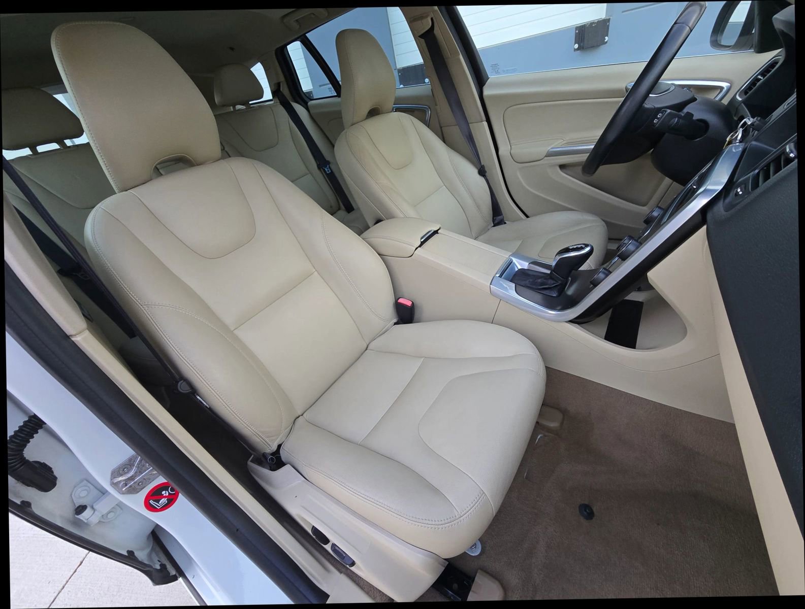 Used 2015 Volvo V60 T5 Premier image 19