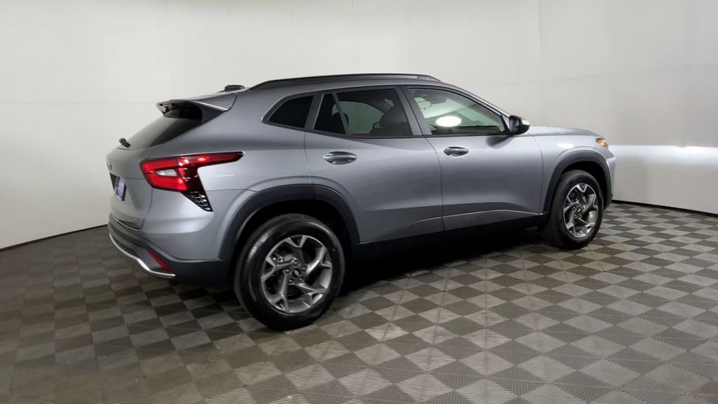 New 2026 Chevrolet Trax LT w/ Driver Confidence Package image 9