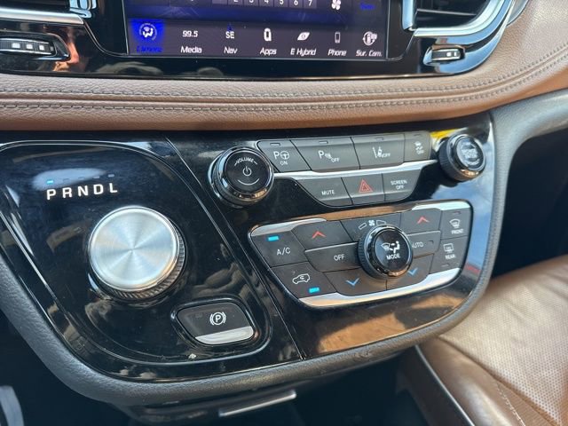 Used 2020 Chrysler Pacifica Limited w/ Advanced Safetytec Group FWD image 14