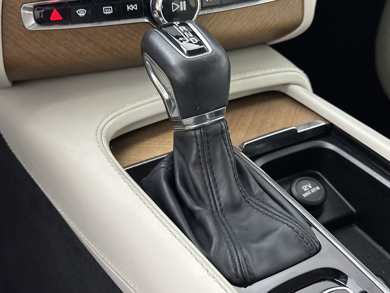 Used 2020 Volvo XC90 T6 Inscription w/ Protection Package Premier image 24