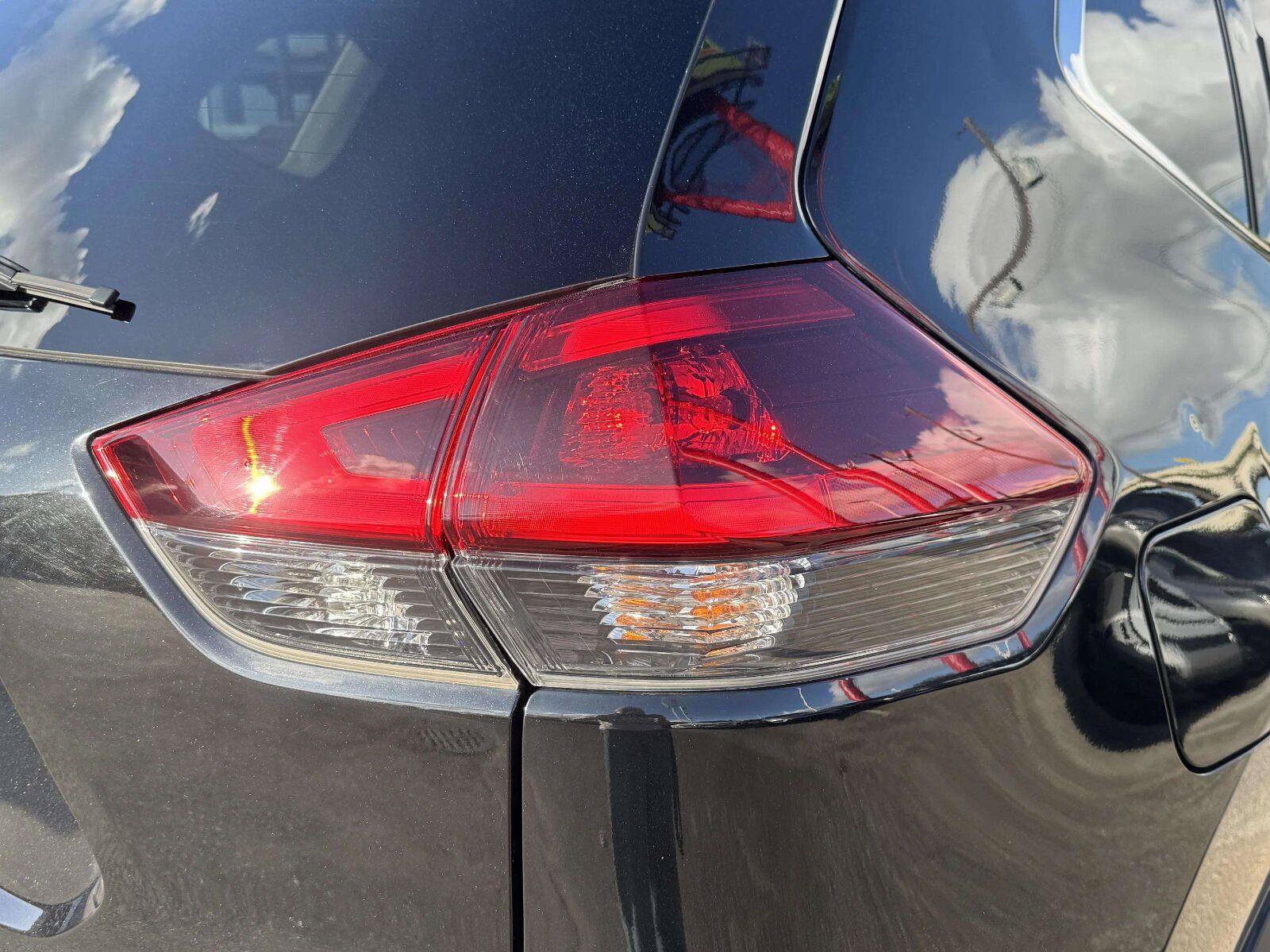 Used 2019 Nissan Rogue SV FWD image 14