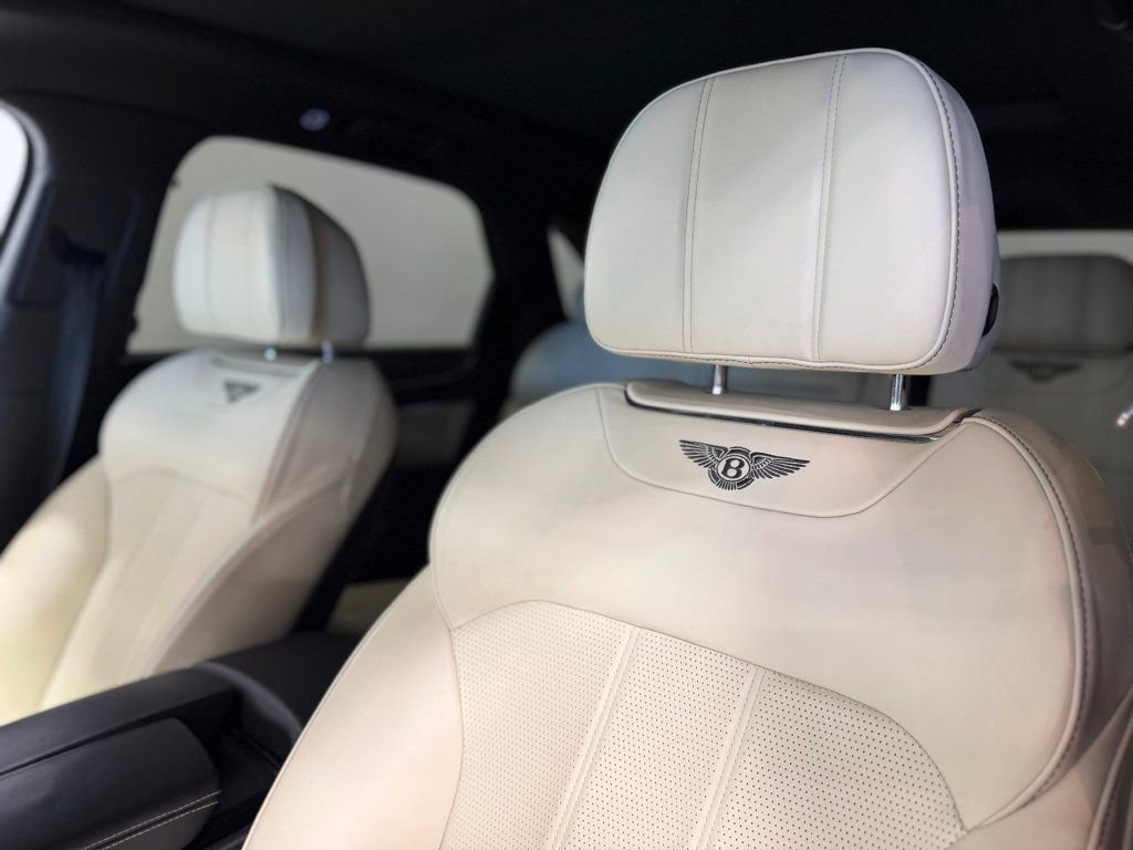 Used 2018 Bentley Bentayga Mulliner AWD/4WD image 24