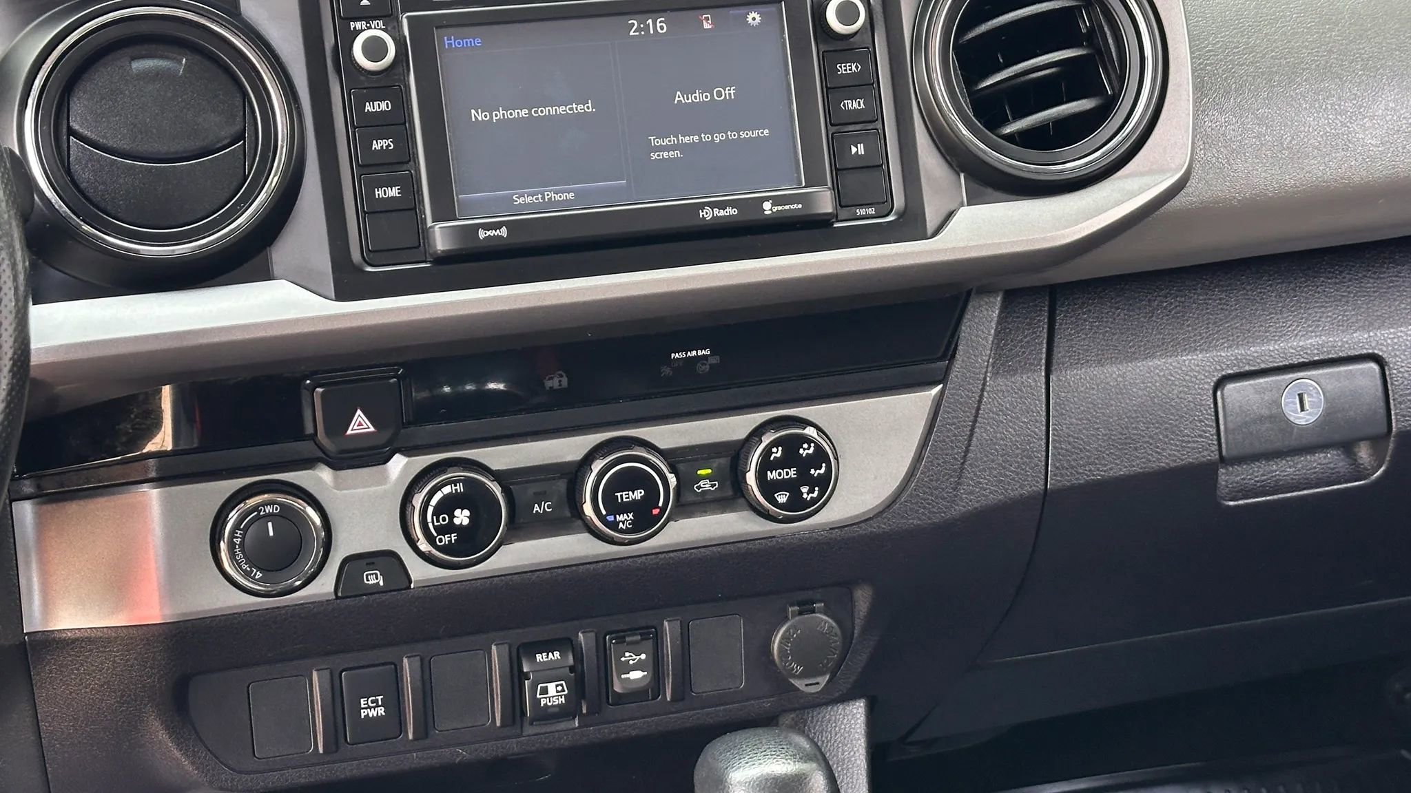 Used 2018 Toyota Tacoma SR5 AWD/4WD image 16