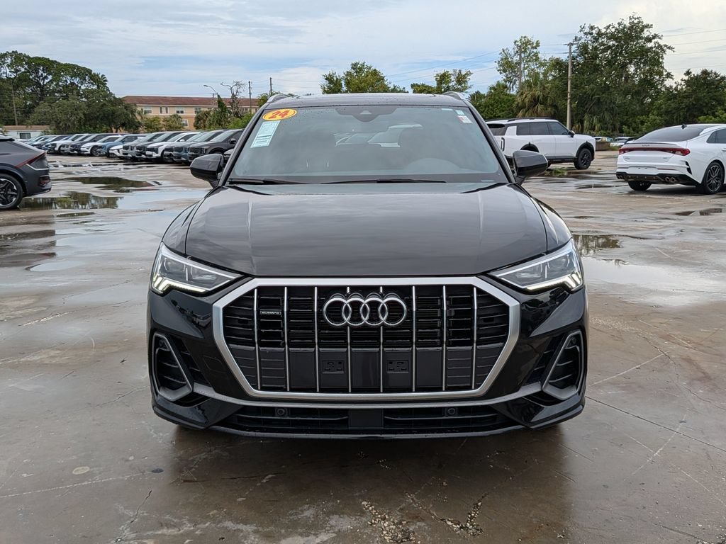 Used 2024 Audi Q3 2.0T Premium w/ Convenience Package AWD/4WD image 3