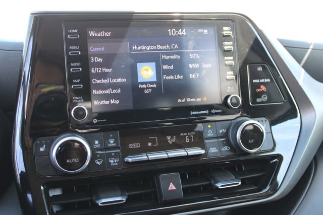 Used 2022 Toyota Highlander XLE AWD/4WD image 31