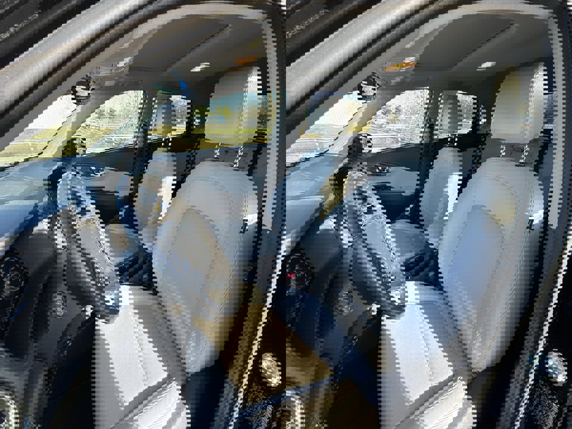 Used 2023 Hyundai Kona Limited w/ Cargo Package FWD image 11