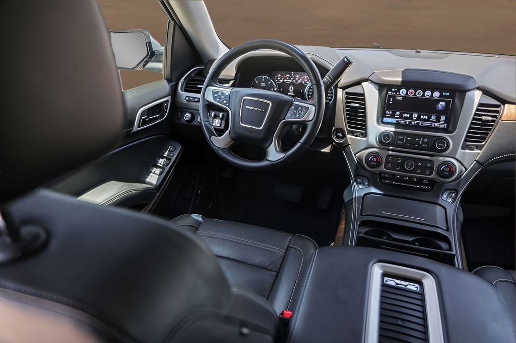 Used 2018 GMC Yukon Denali w/ Open Road Package AWD/4WD image 29