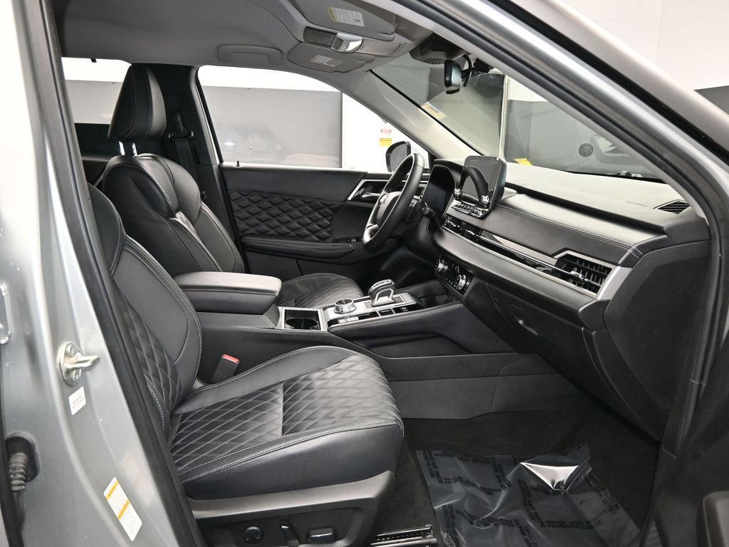 Used 2023 Mitsubishi Outlander SEL image 56