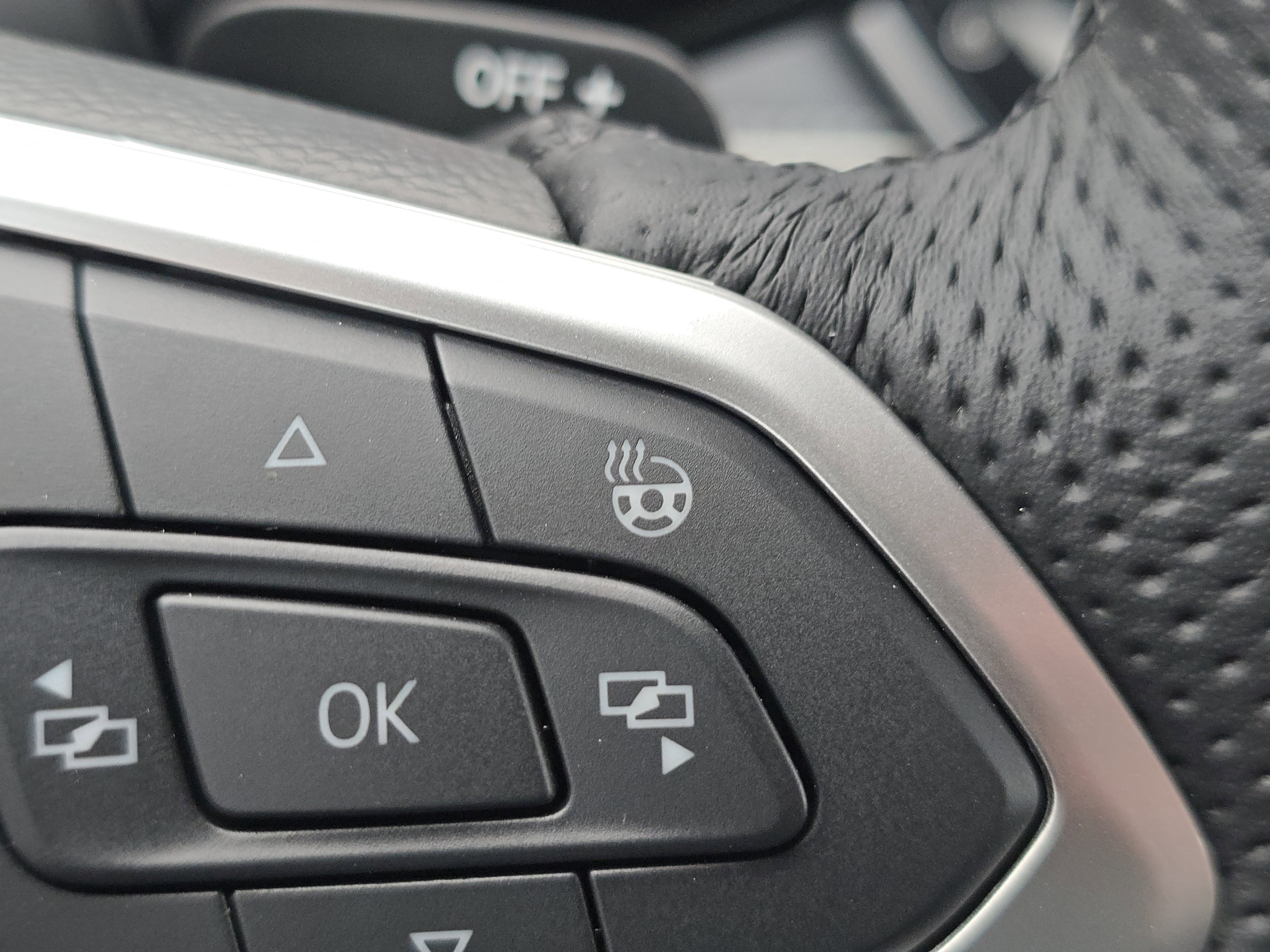 New 2026 Volkswagen Tiguan SEL R-Line image 12