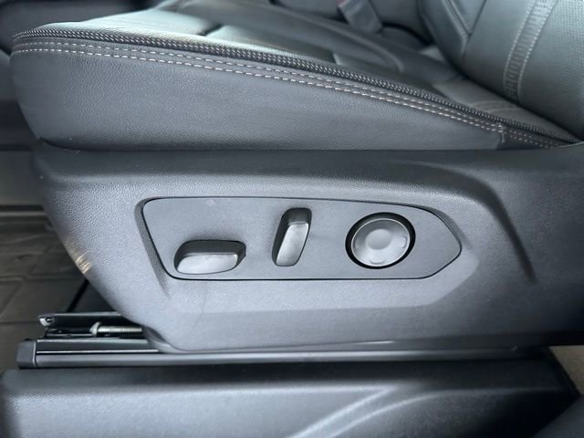 Used 2025 Chevrolet Tahoe High Country image 33