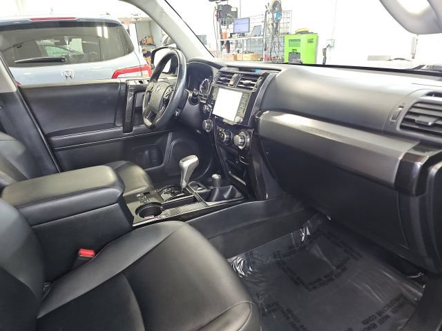 Used 2020 Toyota 4Runner TRD Off-Road Premium w/ Moonroof Package AWD/4WD image 34