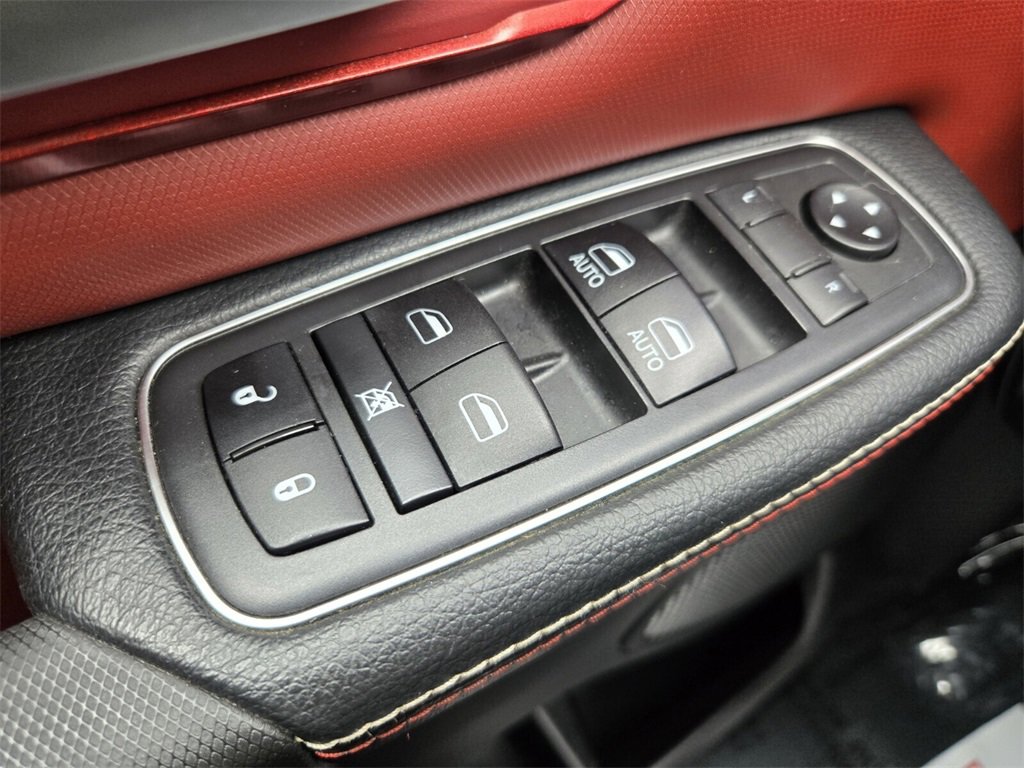 Used 2019 RAM 1500 Rebel image 28