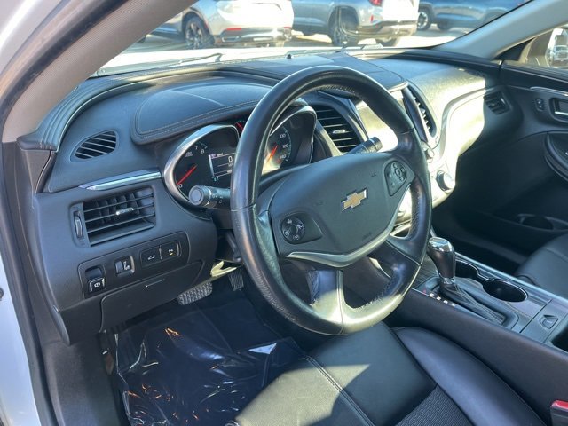 Used 2016 Chevrolet Impala LT w/ Convenience Package image 16