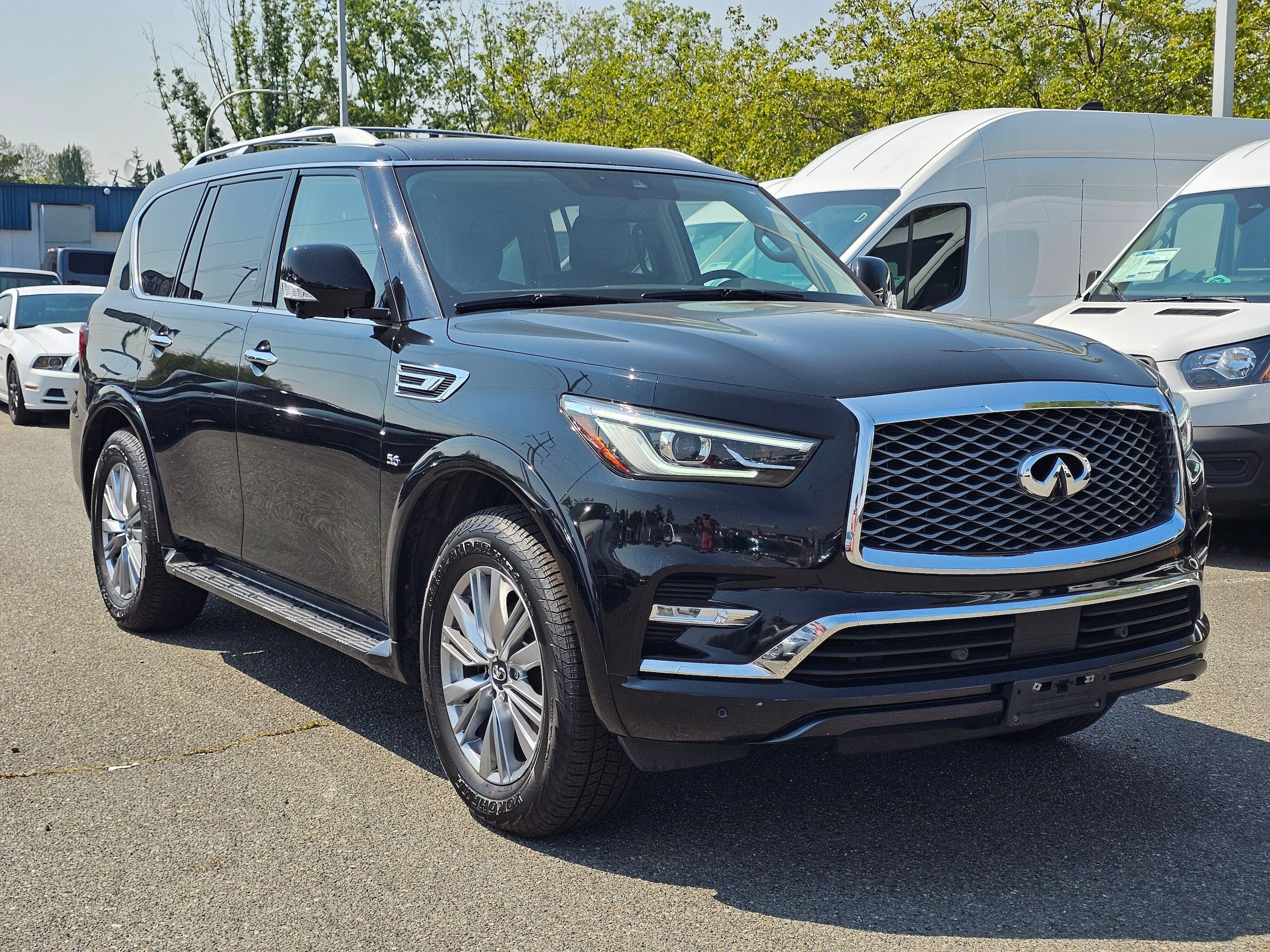Used 2019 INFINITI QX80 Luxe w/ Proassist Package AWD/4WD image 3