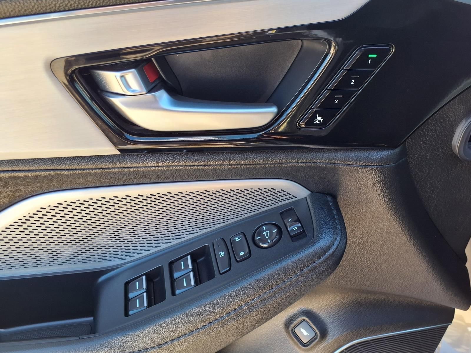 Used 2025 Acura MDX FWD image 24
