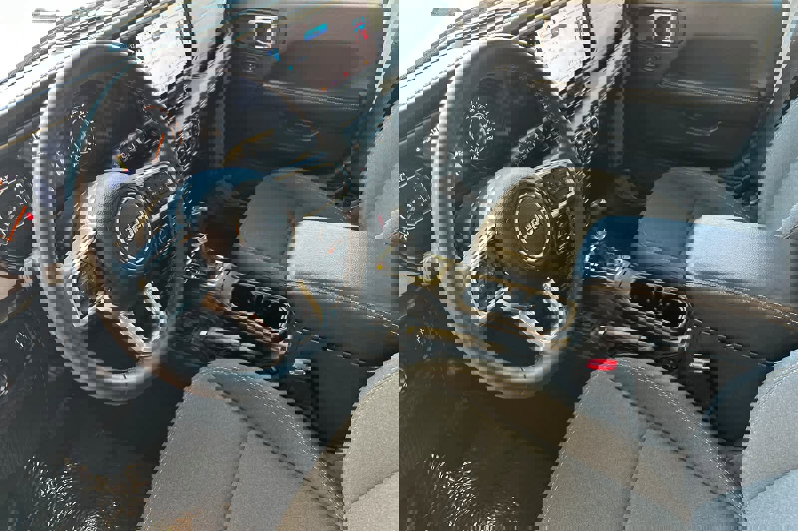 Used 2024 Jeep Wrangler Sahara image 9