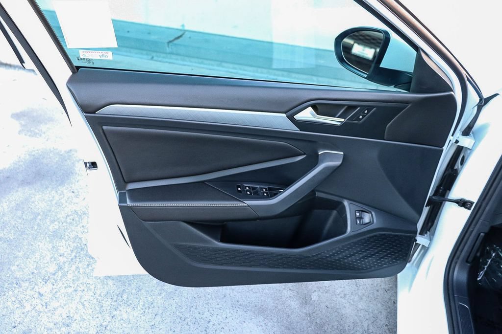 Used 2023 Volkswagen Jetta SE FWD image 23