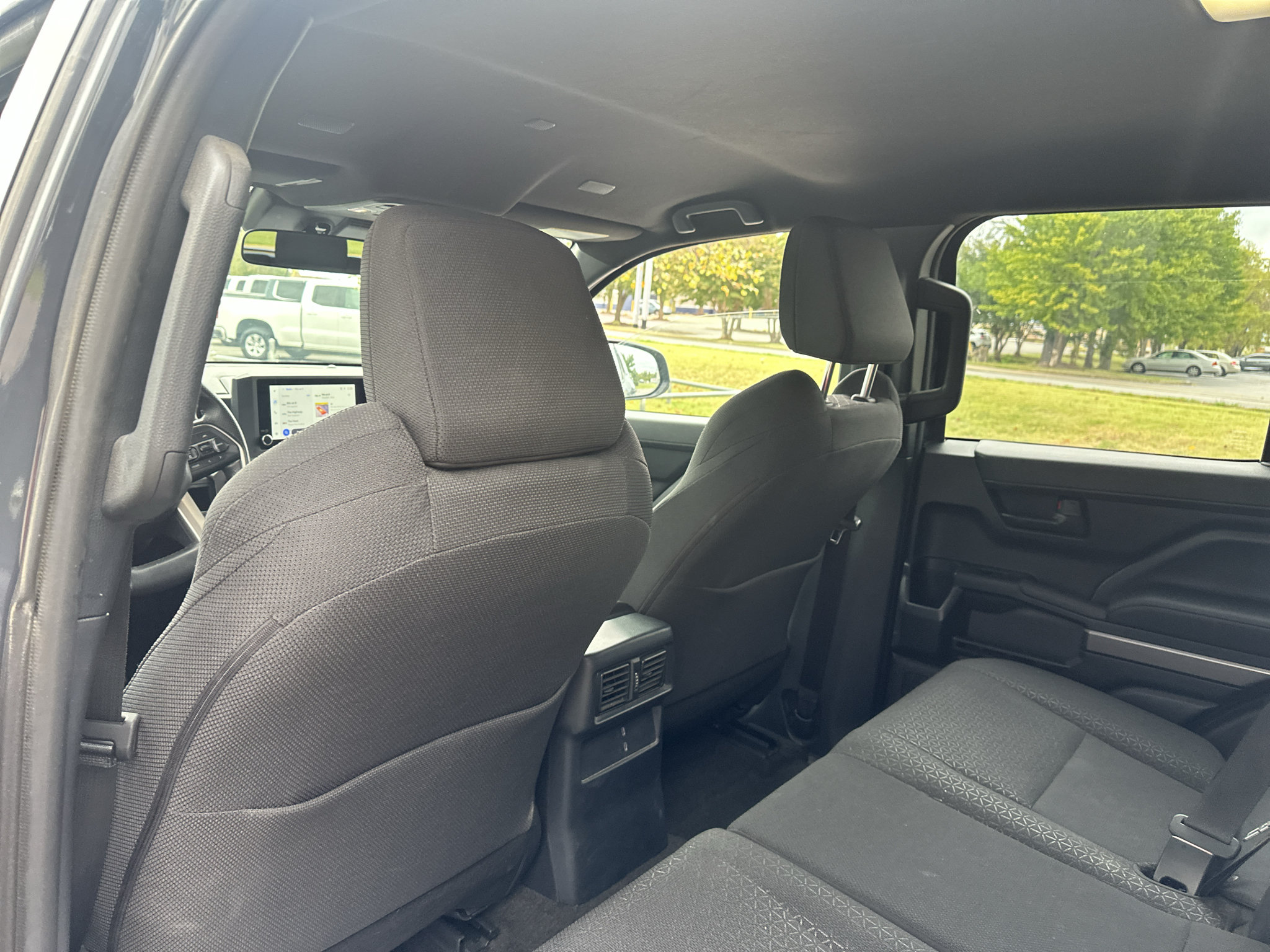 Used 2025 Toyota 4Runner SR5 AWD/4WD image 18