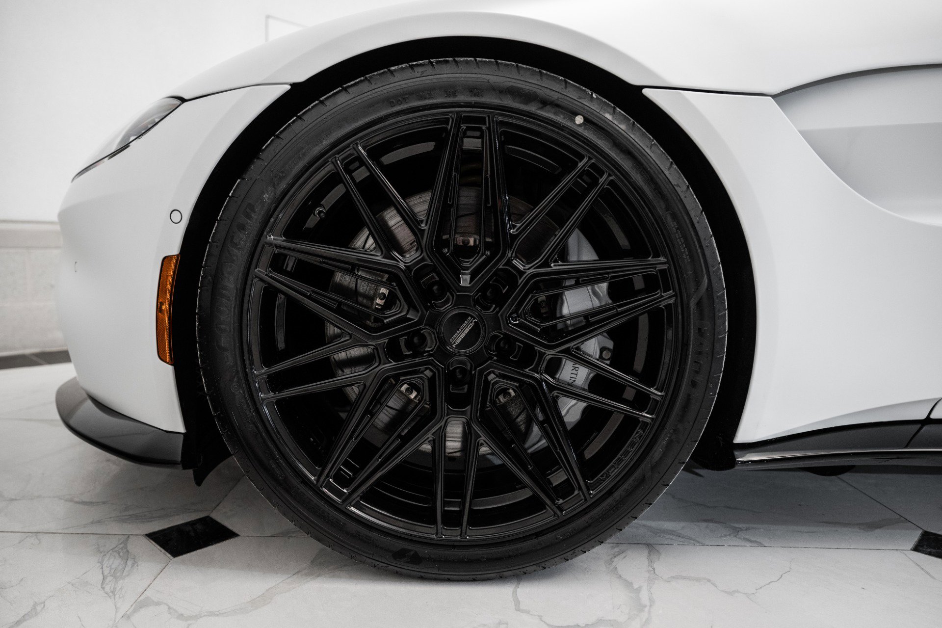 Used 2023 Aston Martin V8 Vantage Roadster image 4