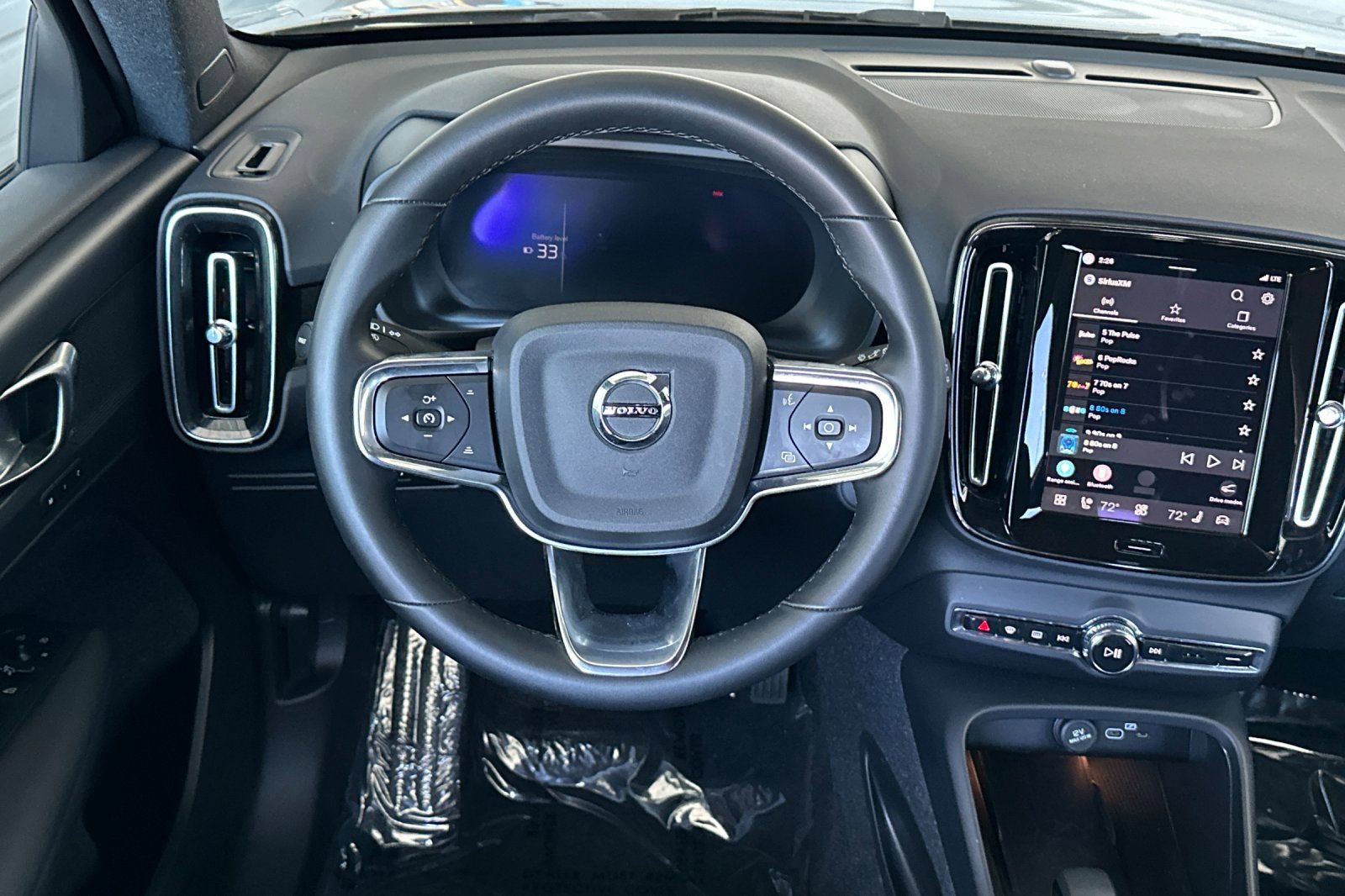 Certified 2025 Volvo EX40 Core AWD/4WD image 17