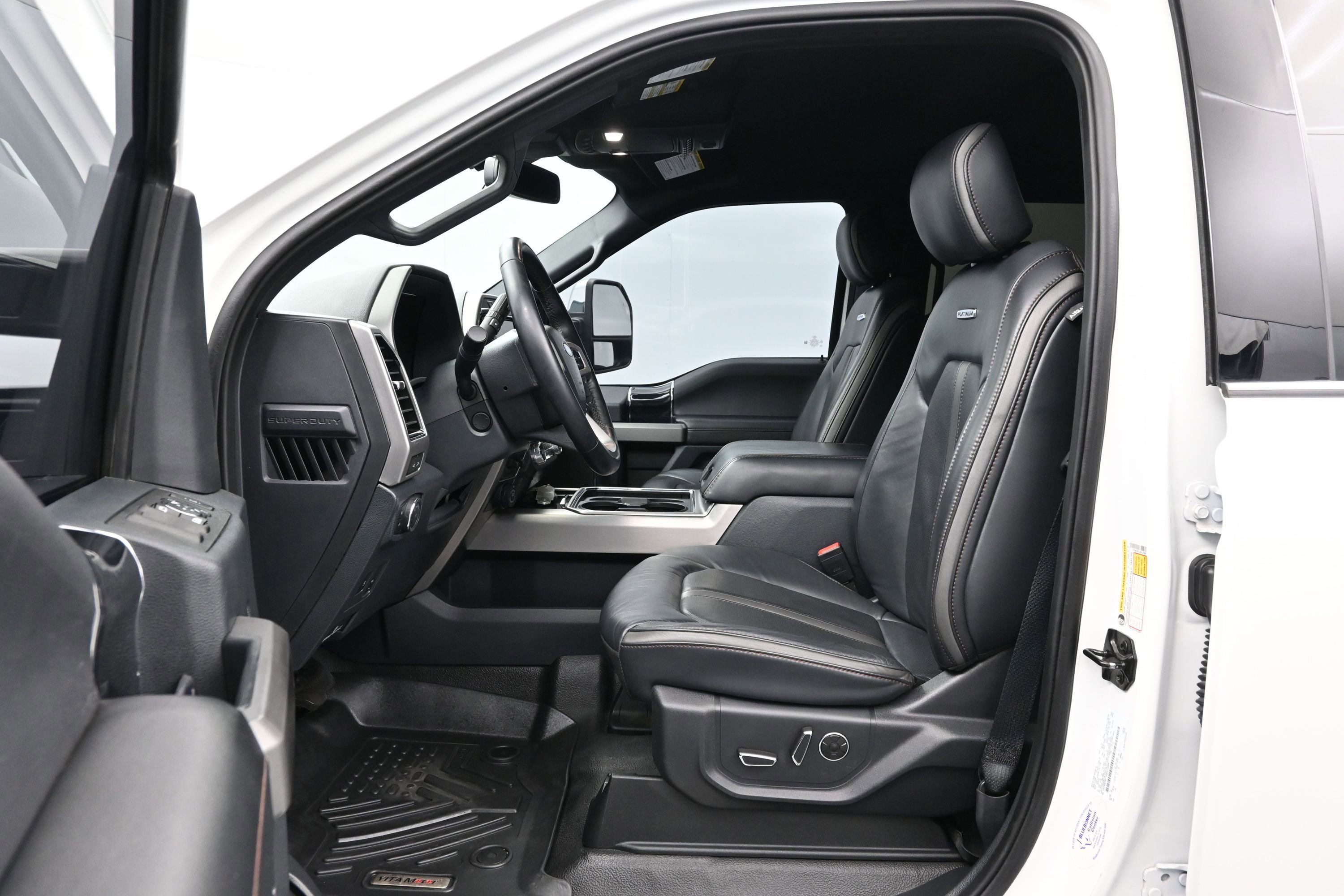 Used 2022 Ford F350 Platinum w/ FX4 Off-Road Package AWD/4WD image 9