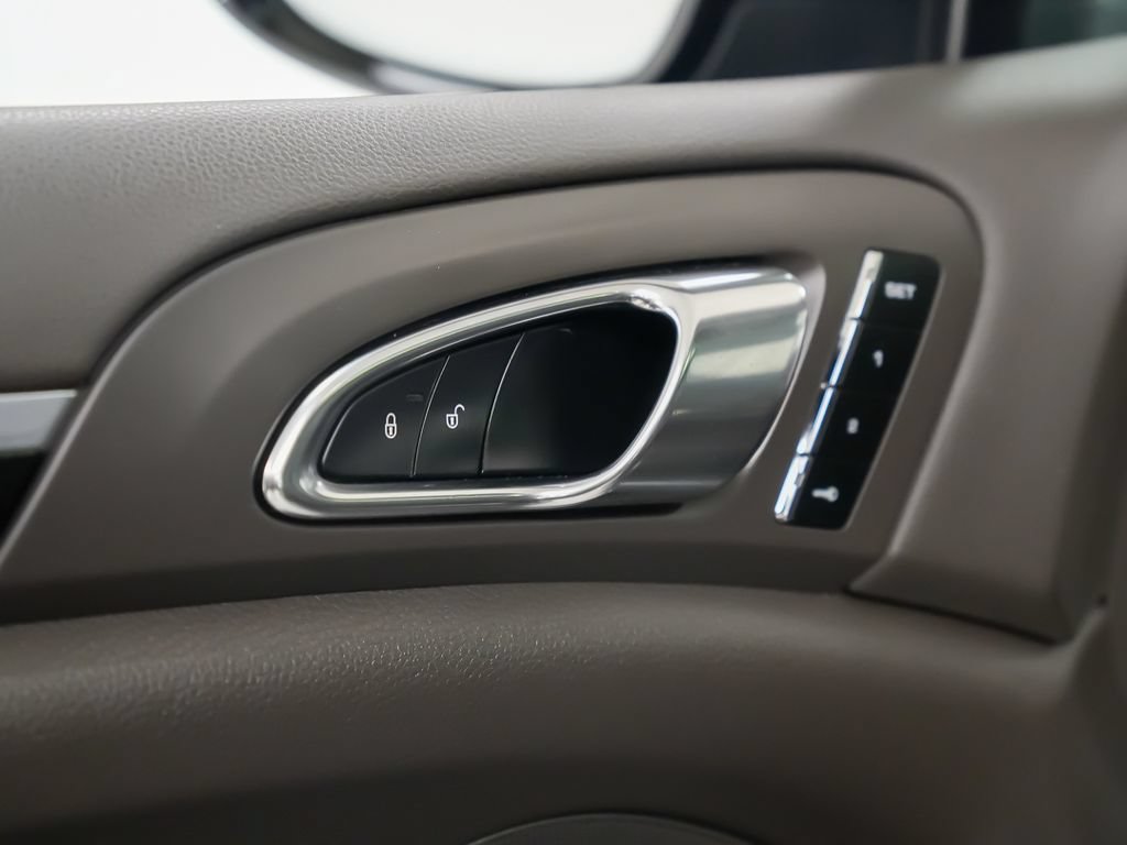Used 2017 Porsche Cayenne Platinum Edition AWD/4WD image 19