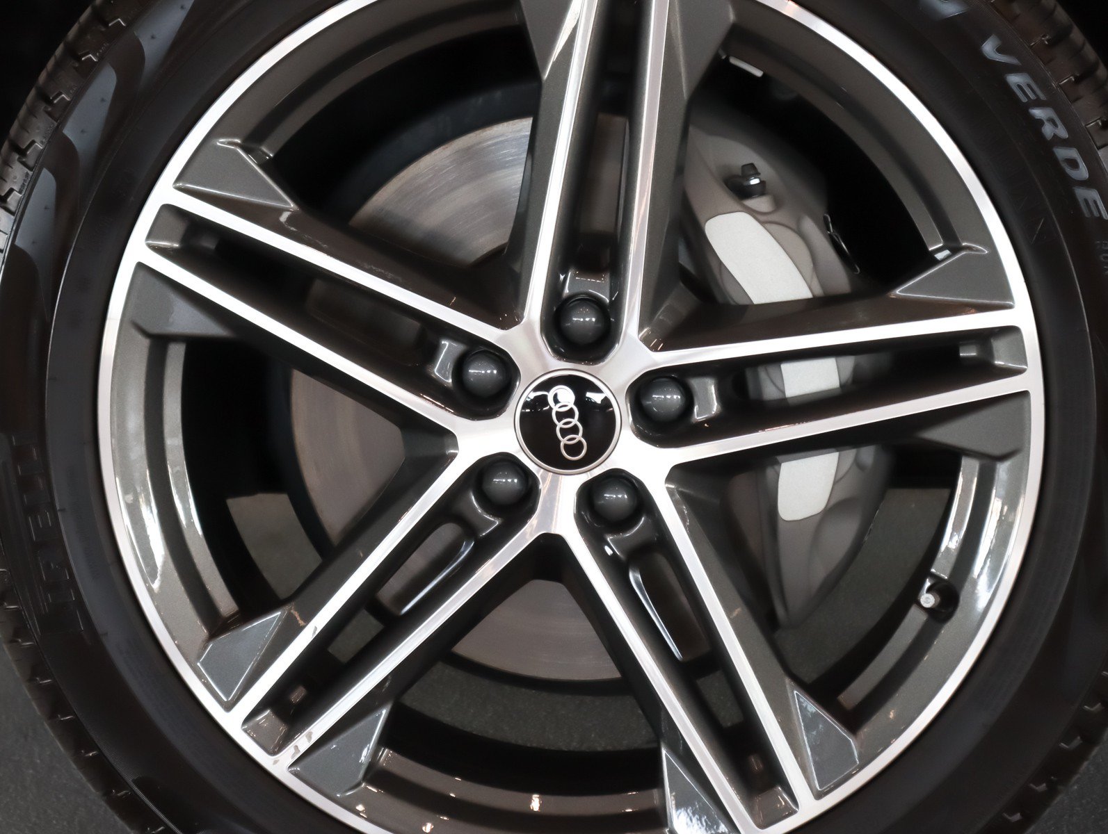 Certified 2025 Audi Q5 e Premium AWD/4WD image 16