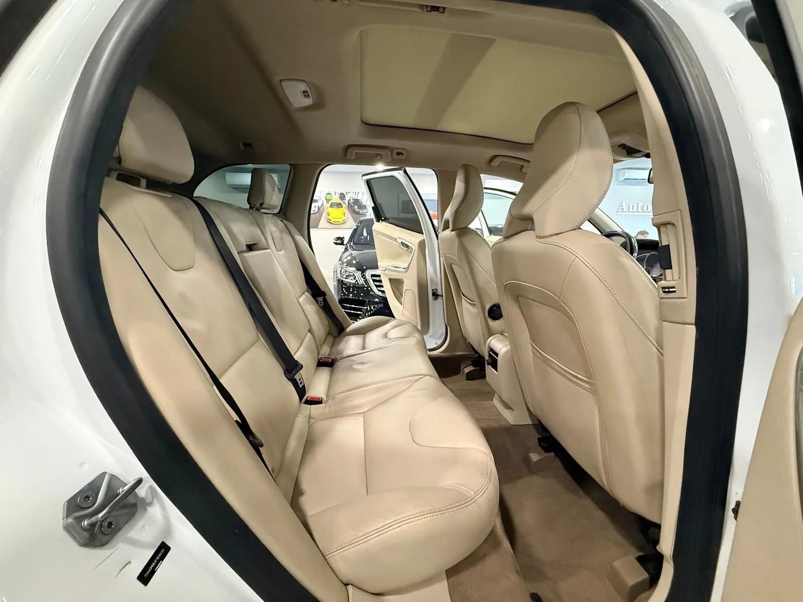 Used 2015 Volvo XC60 T5 Premier image 14
