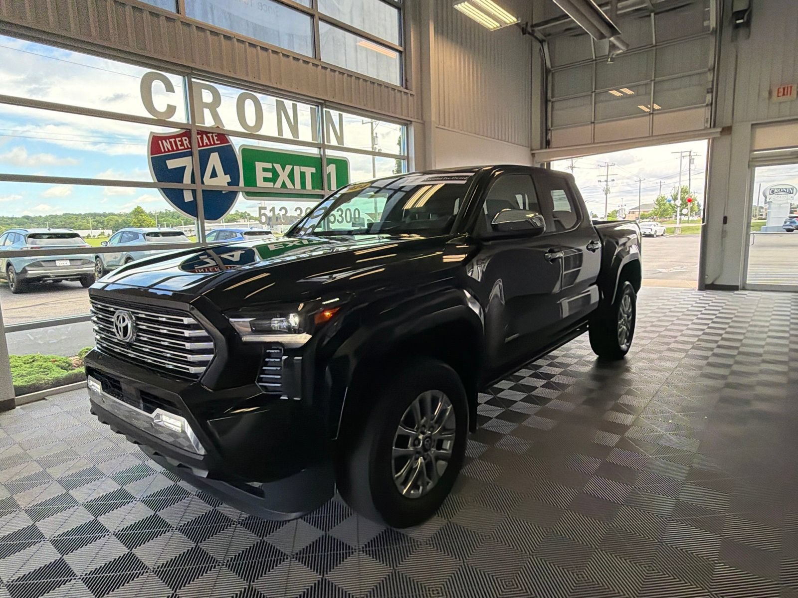 Used 2024 Toyota Tacoma Limited w/ Limited Package (LT) AWD/4WD image 3