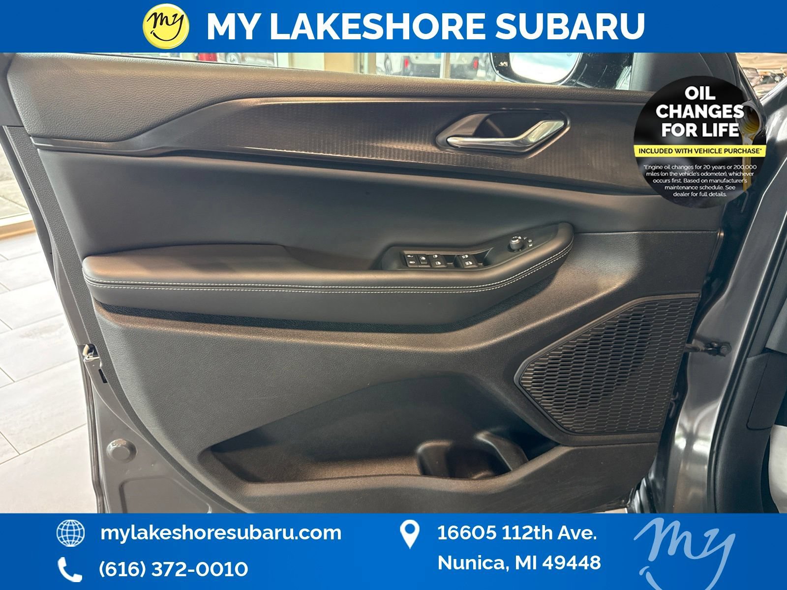 Used 2025 Jeep Grand Cherokee Altitude AWD/4WD image 17