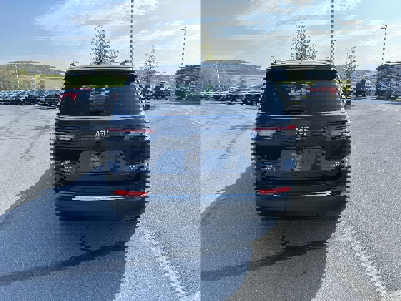 Used 2024 Jeep Grand Cherokee L Limited AWD/4WD image 6