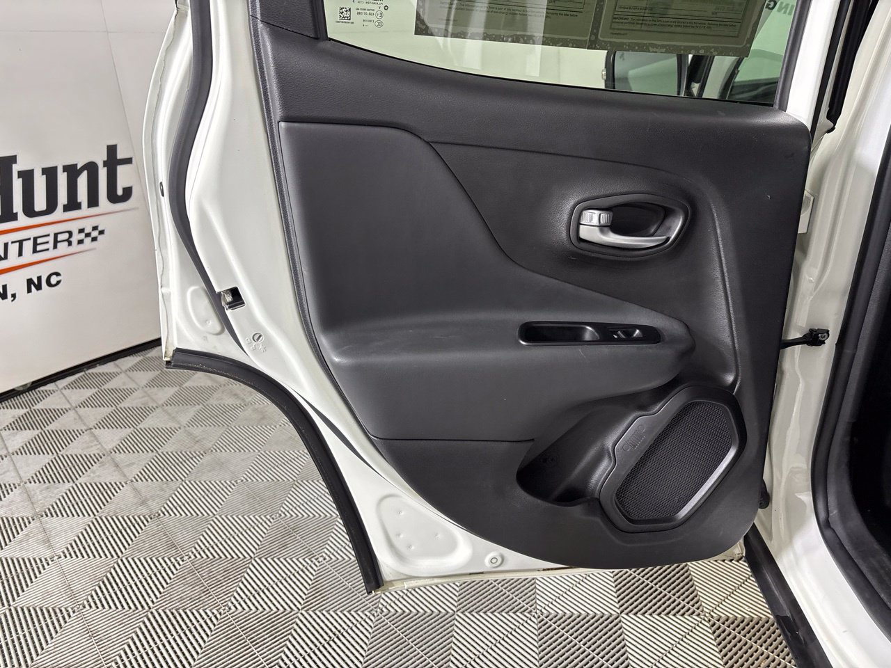 Used 2022 Jeep Renegade Trailhawk AWD/4WD image 24