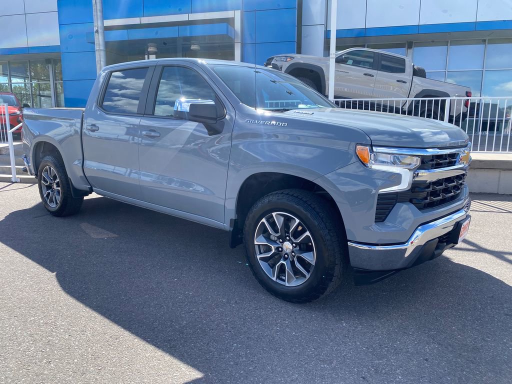 Used 2024 Chevrolet Silverado 1500 LT AWD/4WD image 7