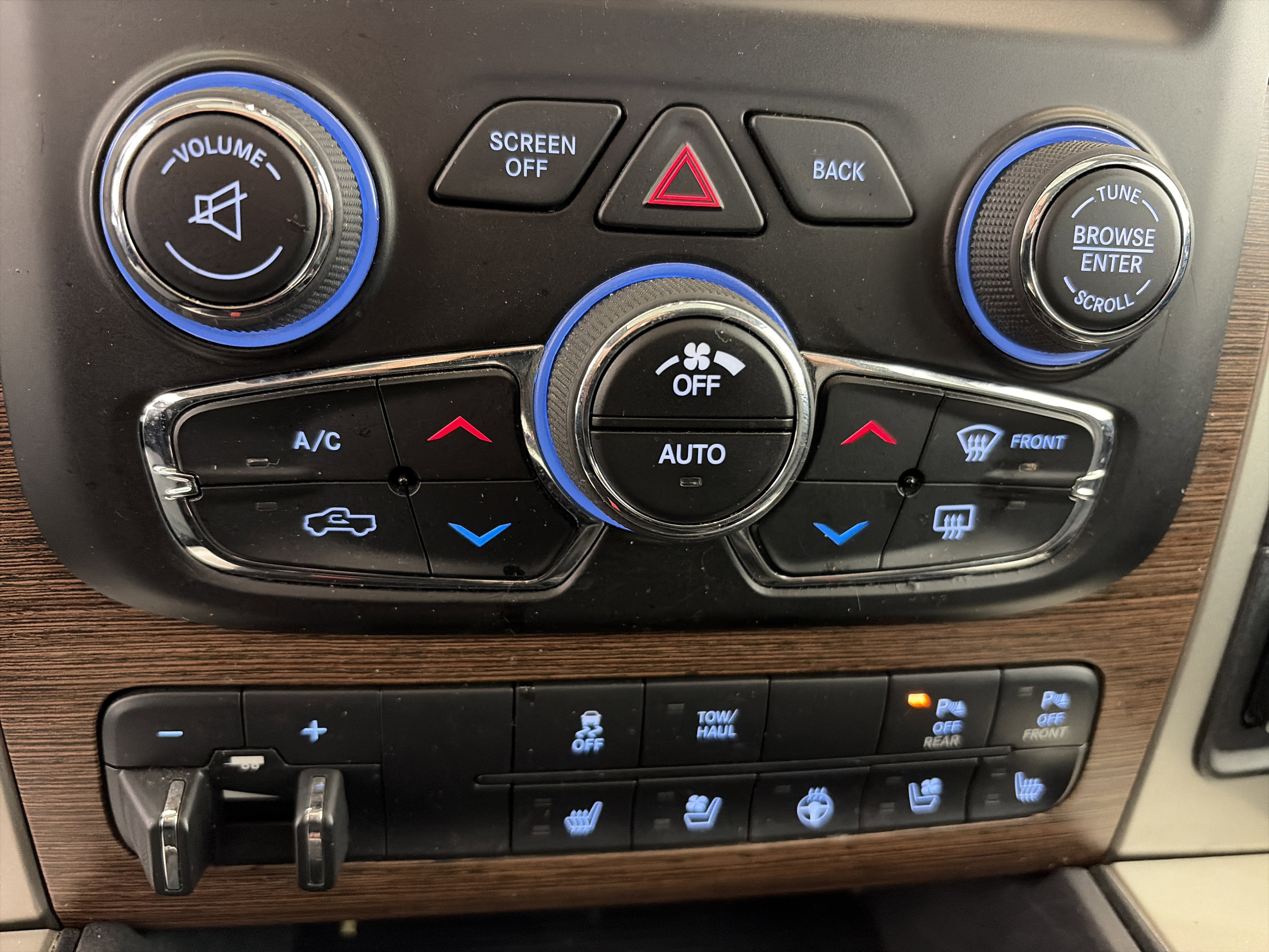 Used 2016 RAM 1500 Laramie w/ Convenience Group image 25