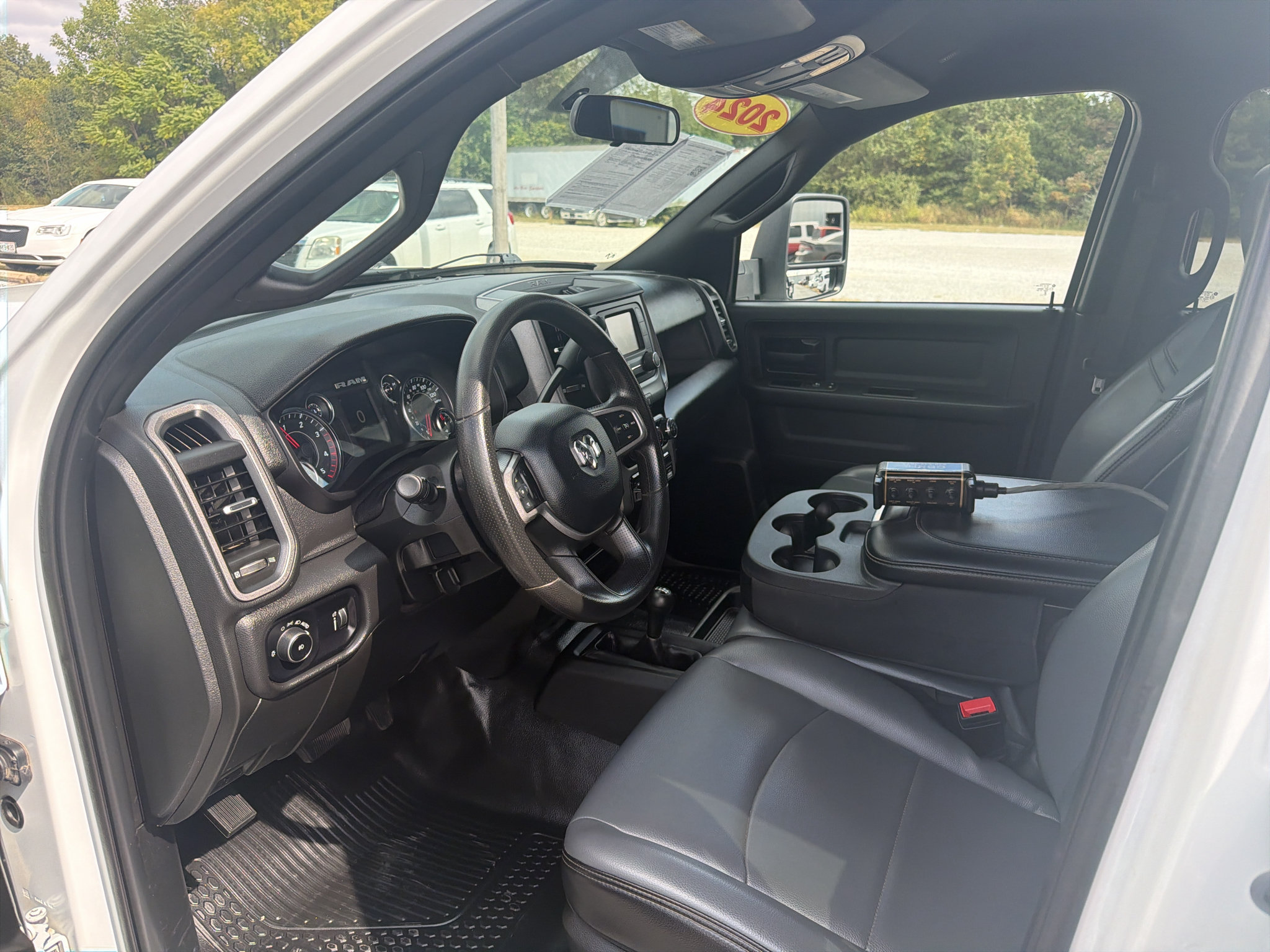 Used 2024 RAM 5500 Tradesman w/ Chrome Appearance Group AWD/4WD image 9