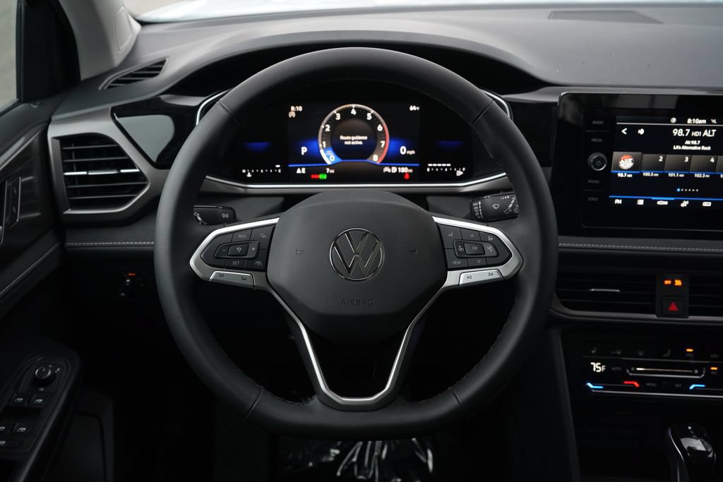 New 2026 Volkswagen Taos SE FWD image 9