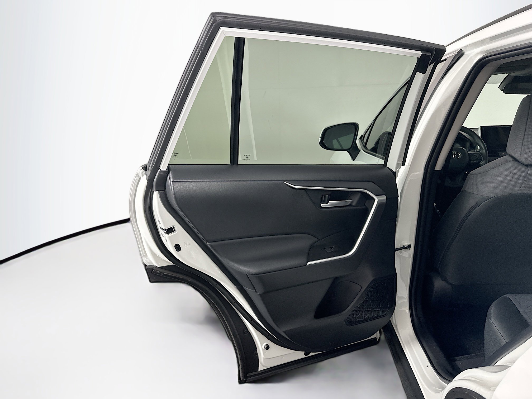 Used 2025 Toyota RAV4 XLE w/ Convenience Package image 27