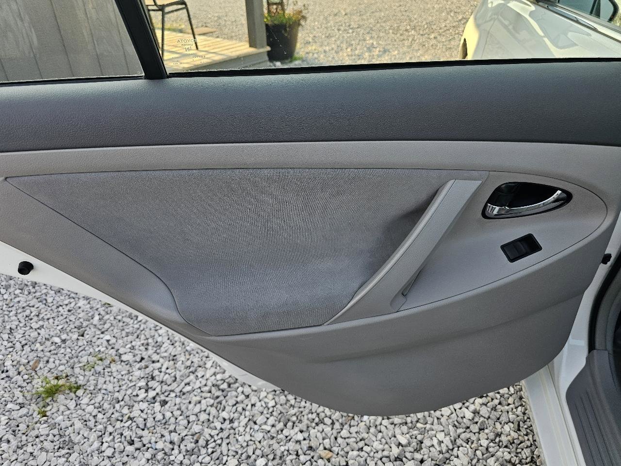 Used 2007 Toyota Camry LE image 18