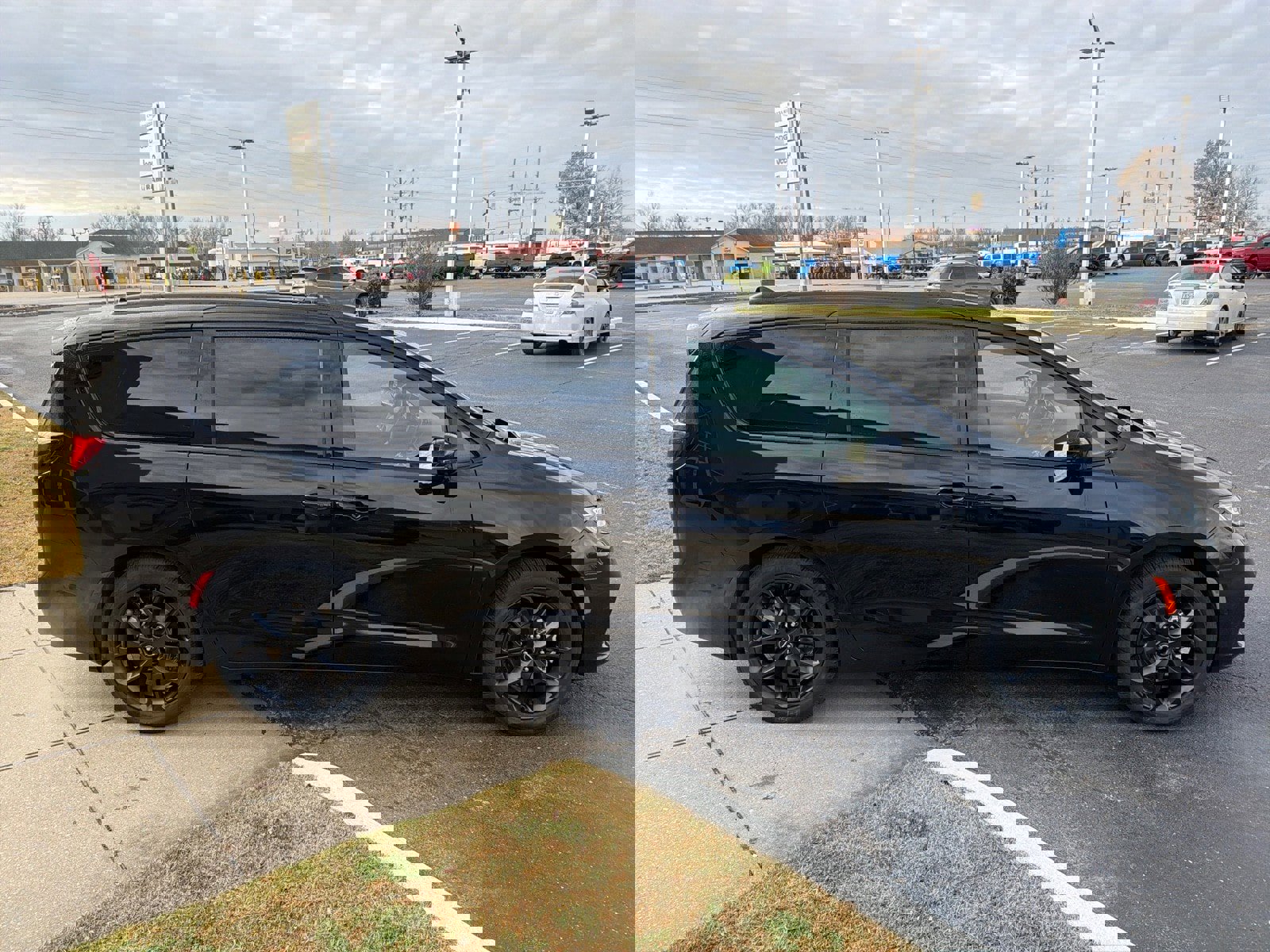 New 2026 Chrysler Pacifica Select image 5