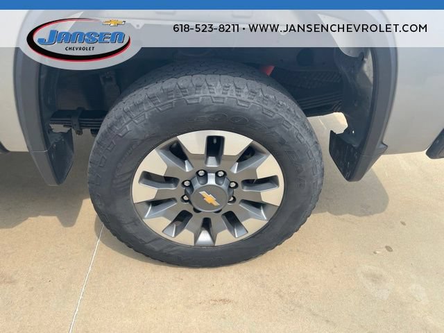 Used 2024 Chevrolet Silverado 2500 Custom w/ Custom Value Package AWD/4WD image 8
