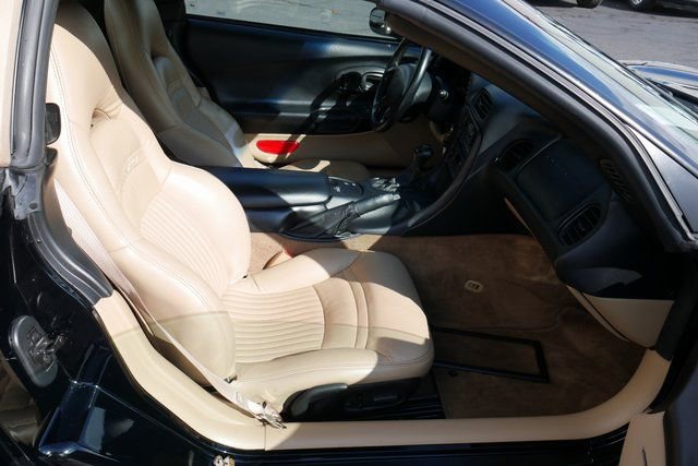 Used 2001 Chevrolet Corvette Convertible w/ Preferred Equipment Group1 image 18