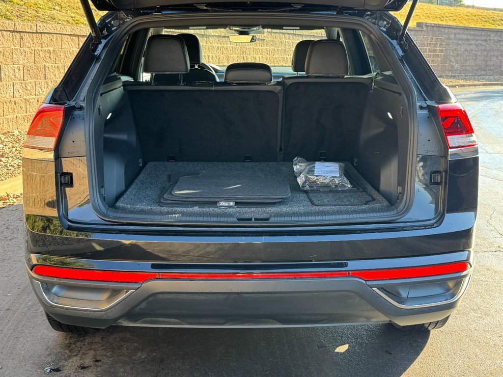 Used 2024 Volkswagen Atlas Cross Sport SE image 9