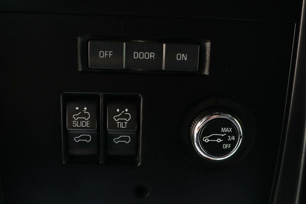 Used 2018 Cadillac Escalade ESV Platinum image 35