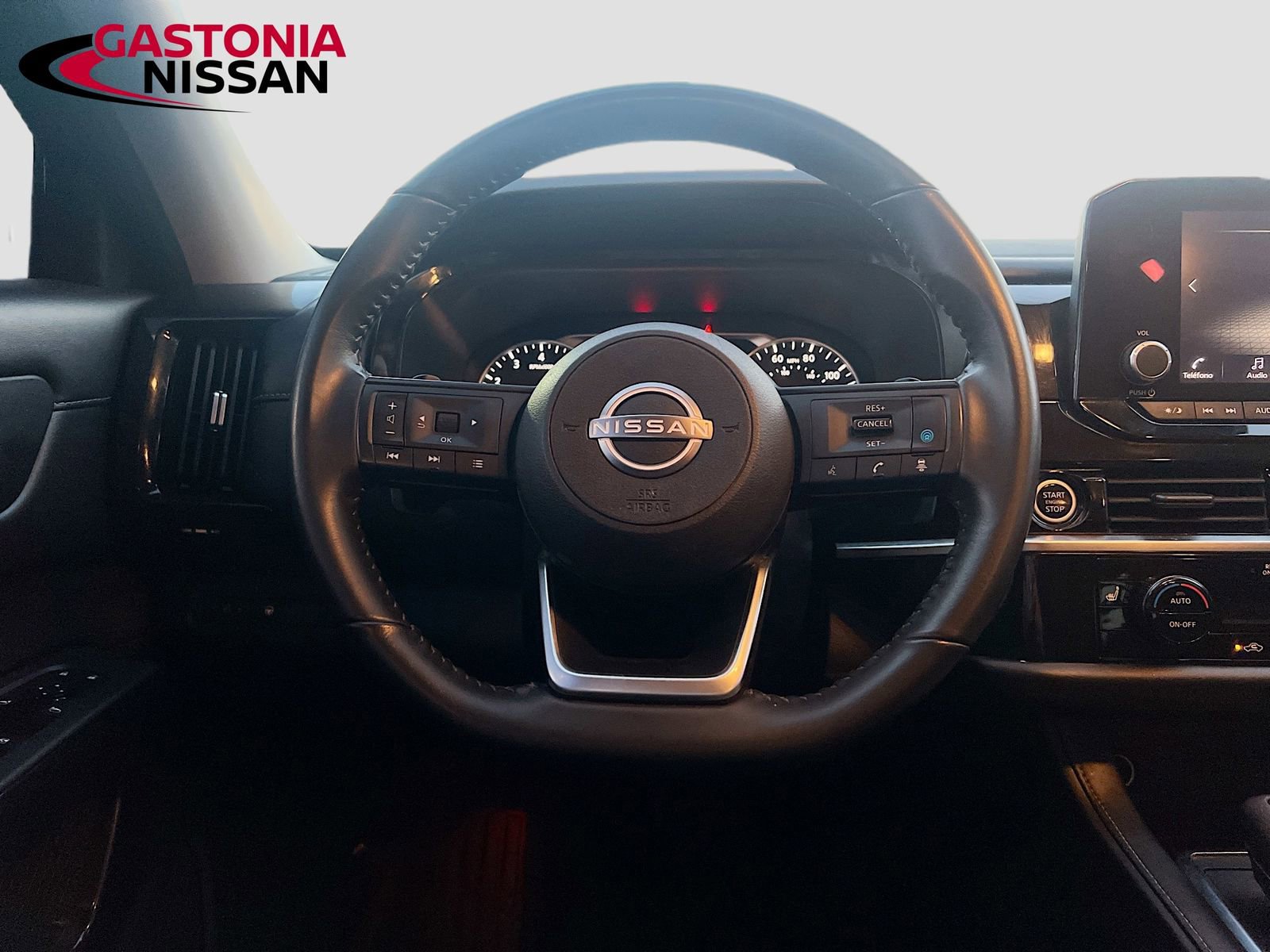 Used 2024 Nissan Pathfinder SV image 29