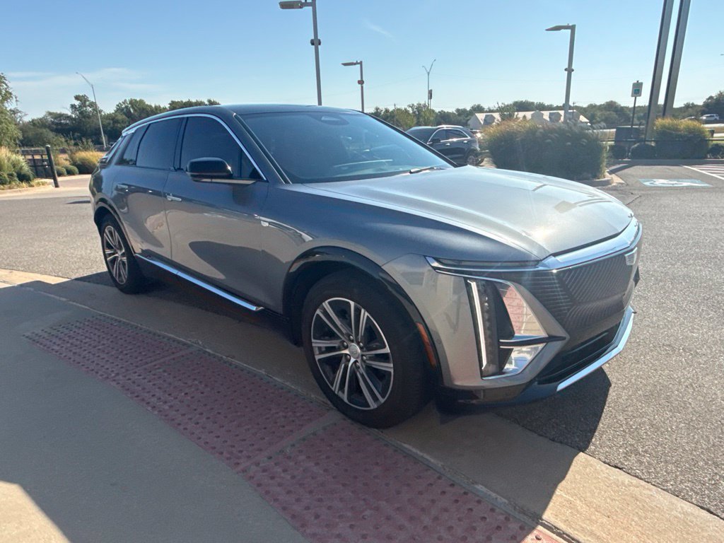 Used 2023 Cadillac Lyriq 2WD image 3